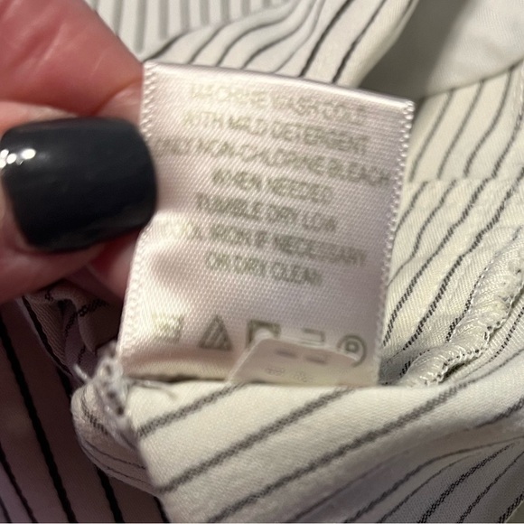 Tommy Bahama Black/White Pin Striped Bermuda Shorts Sz 10 - Picture 3 of 5